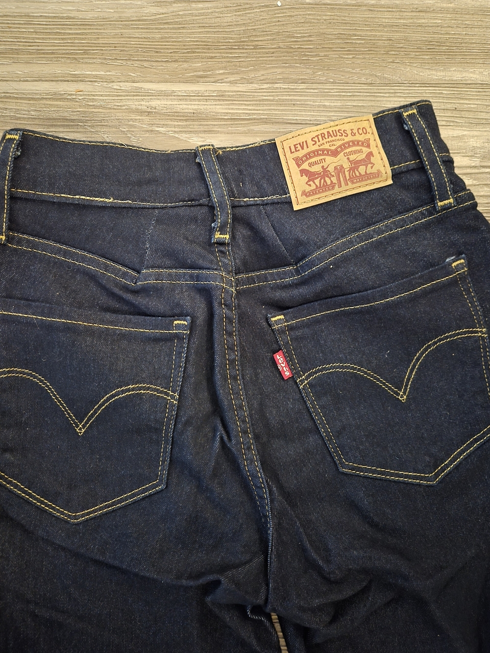 Levi's Women’s Dark Blue Denim Jeans - W25L32